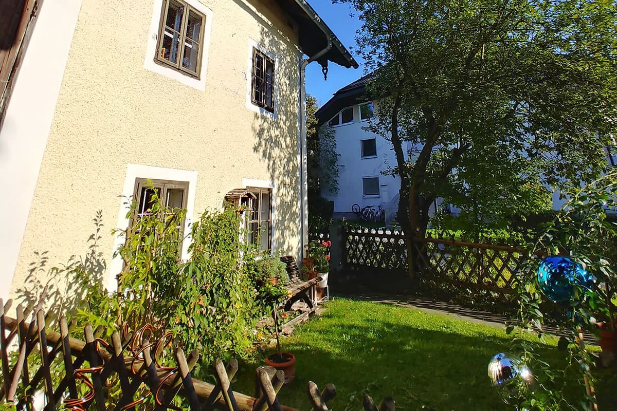 Revitalisierung des ca. 450 Jahre altes Oberurbangut mit mächtiger Hoflinde in Aigen in neue Mietwohnungen in Salzburg